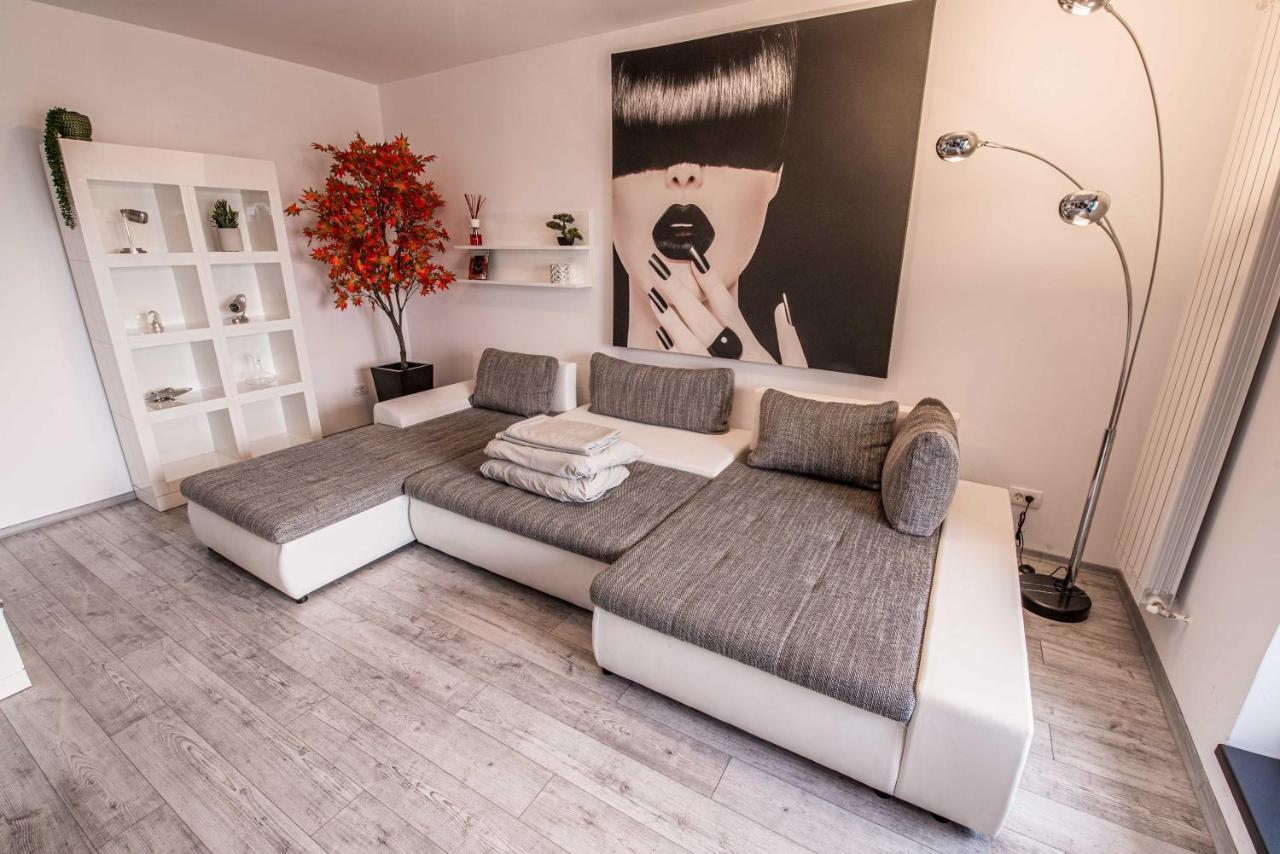 2-Room Penthouse Plaza Residence P1 Bukarest Exterior foto